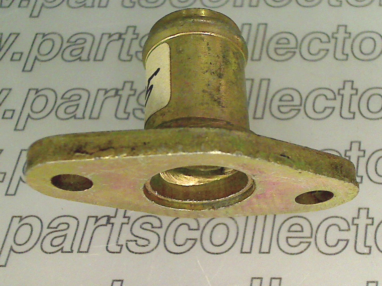 OIL OUTLET CONNECTOR LH